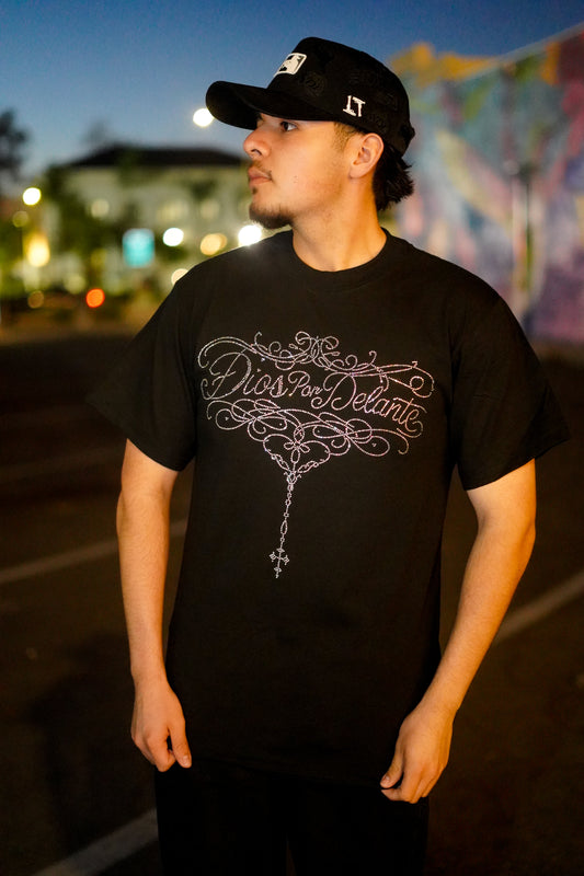 DIOS PARA DELANTE RHINESTONE TEE