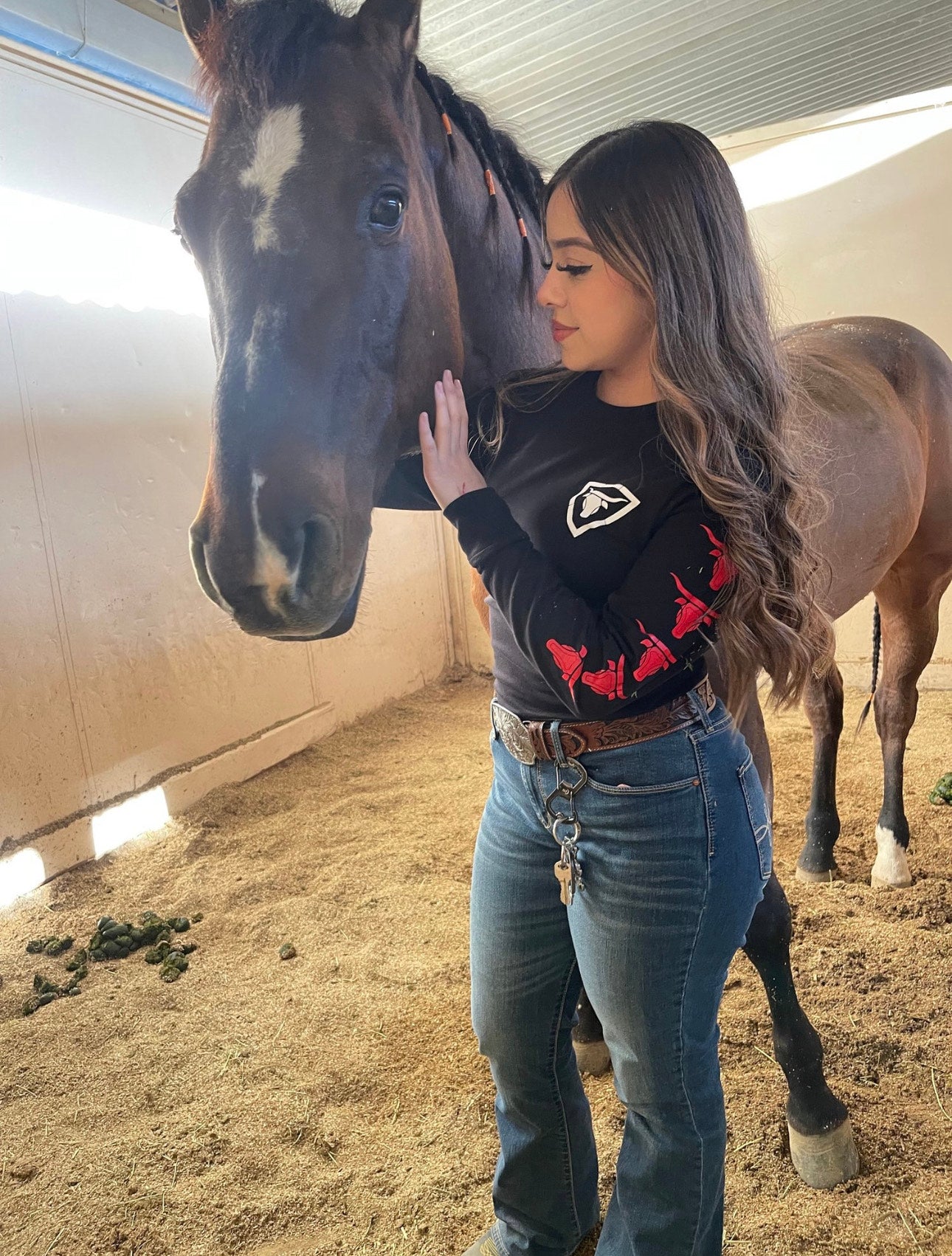 Puro Desmadre Bull sleeve tee Red Bull (Uni-Sex)