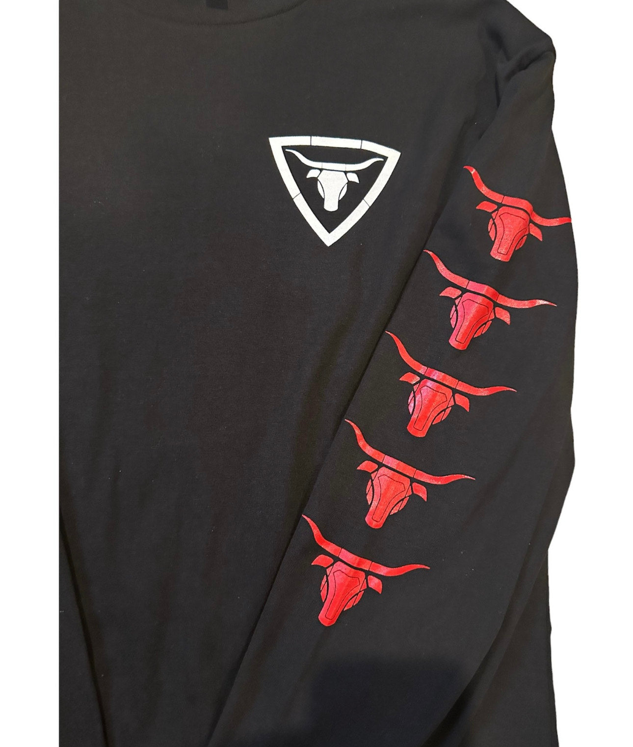 Puro Desmadre Bull sleeve tee Red Bull (Uni-Sex)
